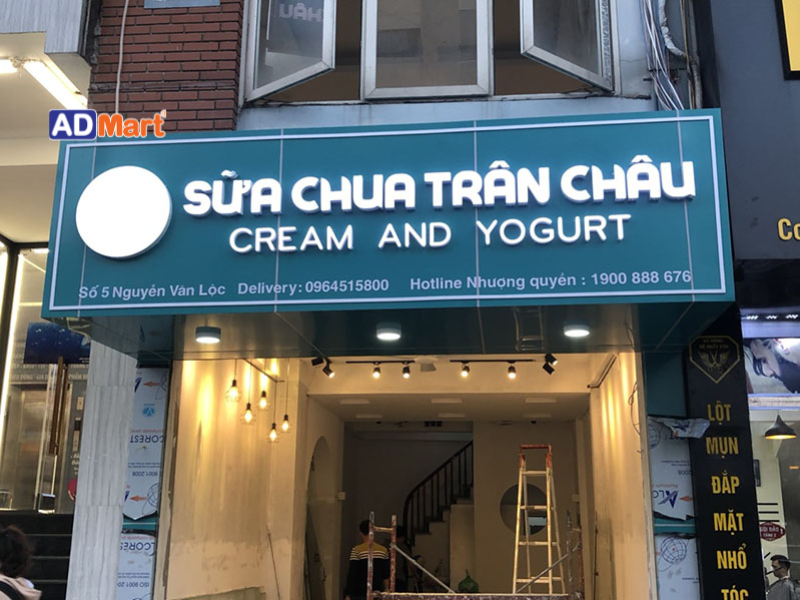 Bảng hiệu bán sữa chua là gì?