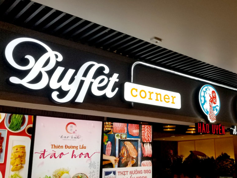 Vị trí lắp đặt bảng hiệu buffet thu hút mọi ánh nhìn