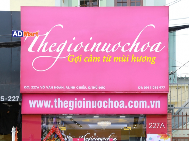 Bảng hiệu cửa hàng nước hoa là gì?