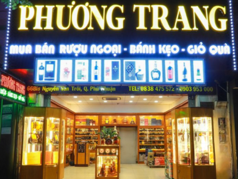 Bảng hiệu cửa hàng rượu là gì?
