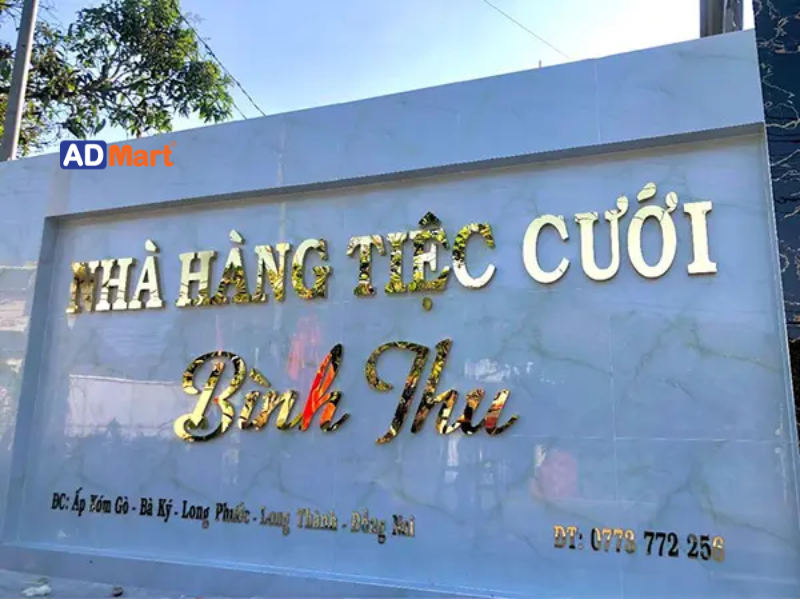 Bí quyết làm bảng hiệu dịch vụ tiệc cưới bền, đẹp