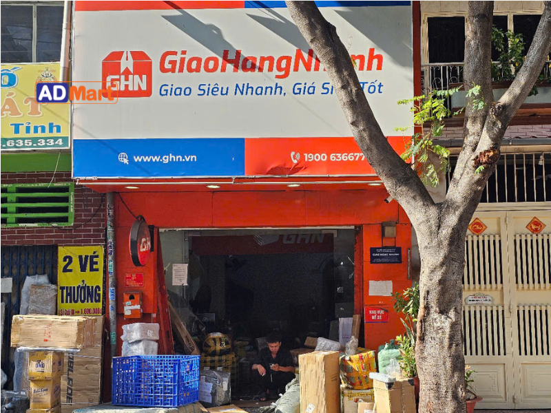 Bảng hiệu giao hàng nhanh: Kinh nghiệm chọn vật tư quảng cáo phù hợp