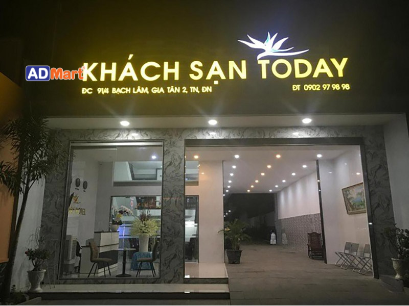 Bảng hiệu khách sạn Today