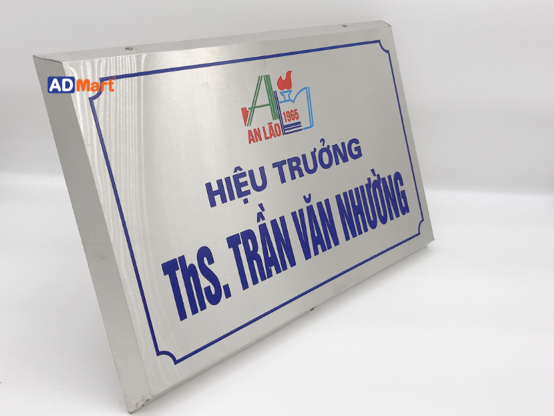 Khái niệm, kích thước và ưu điểm của bảng hiệu inox ăn mòn