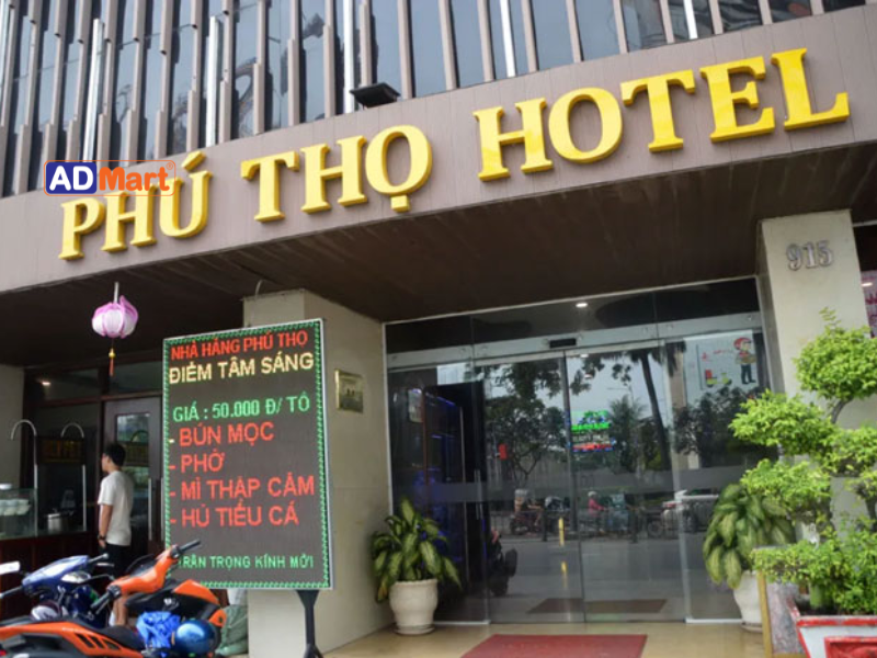 Bảng hiệu khách sạn: Các loại phổ biến và lưu ý khi lựa chọn