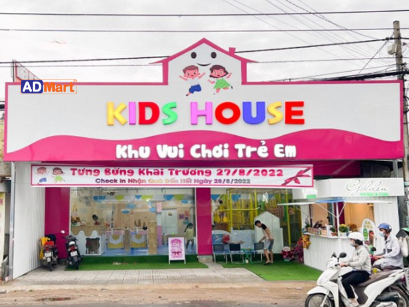 Bảng hiệu khu vui chơi là gì?