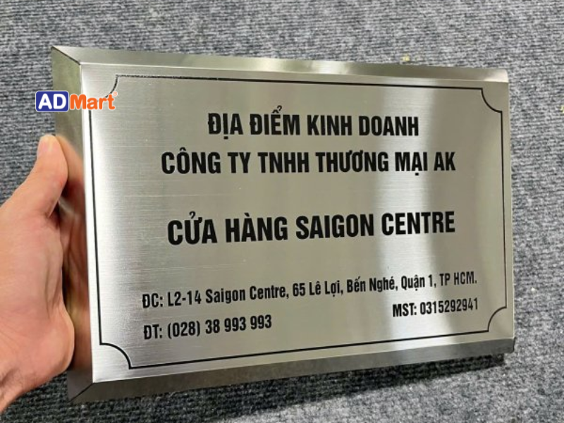 Bảng hiệu kim loại là gì?