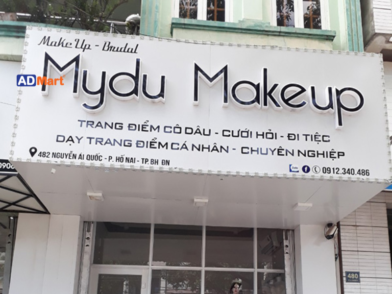 Bảng hiệu makeup là gì? Những lưu ý khi lựa chọn font chữ và ánh sáng