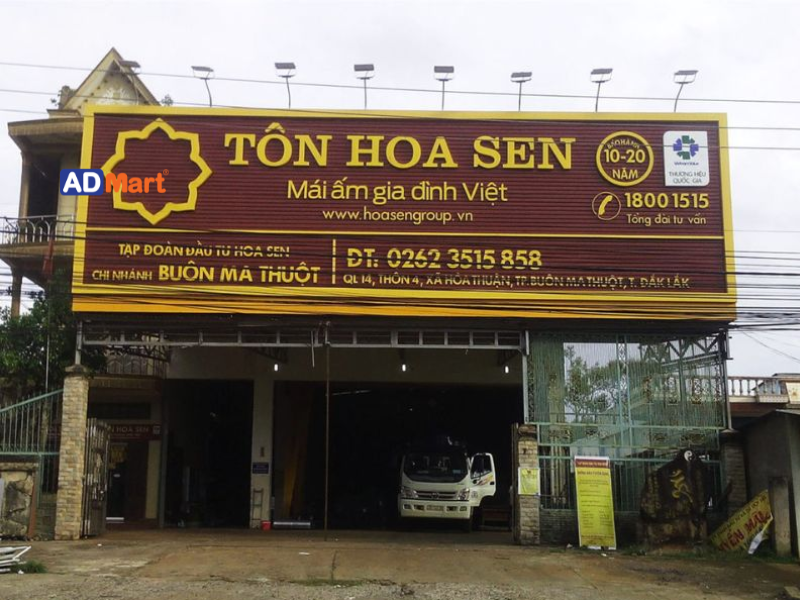 Bảng hiệu màu nâu chữ vàng là gì?