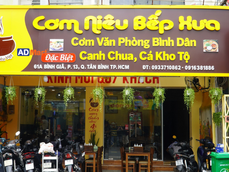 Các chất liệu phù hợp để làm bảng hiệu màu nâu chữ vàng