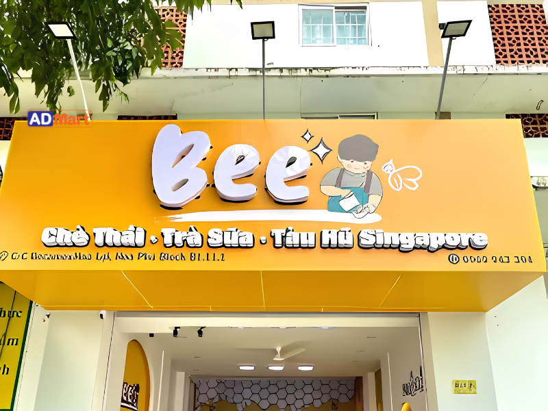 Bảng hiệu nền vàng chữ nổi