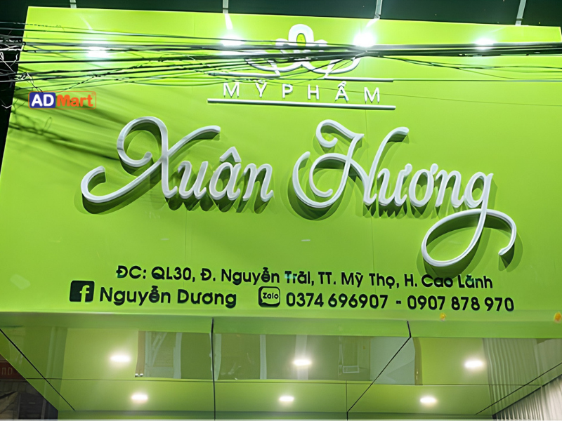 Bảng hiệu màu xanh lá alu