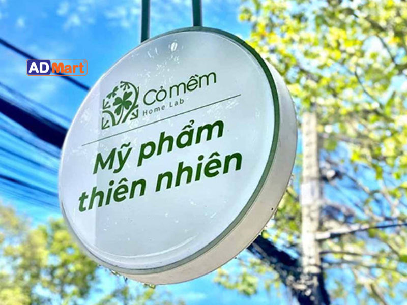Bảng hiệu mỹ phẩm thiên nhiên ngoài trời cần lưu ý gì?