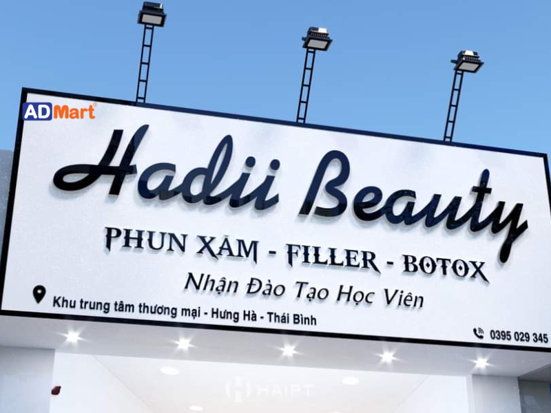 Bảng hiệu nền trắng chữ đen là gì?