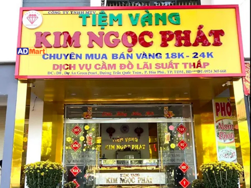 Ưu điểm của bảng hiệu nền vàng chữ đỏ