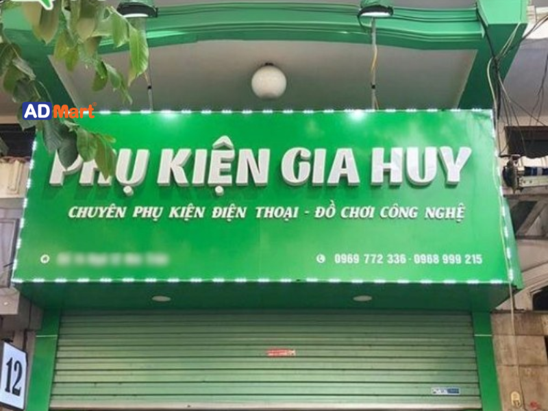 Ý nghĩa phong thủy của bảng hiệu nền xanh chữ trắng