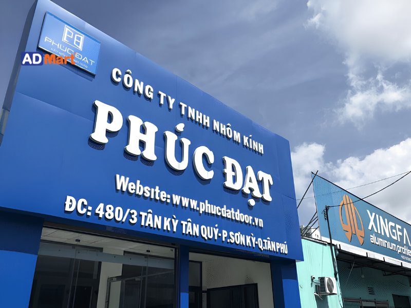 Lưu ý của bảng hiệu nhôm kính