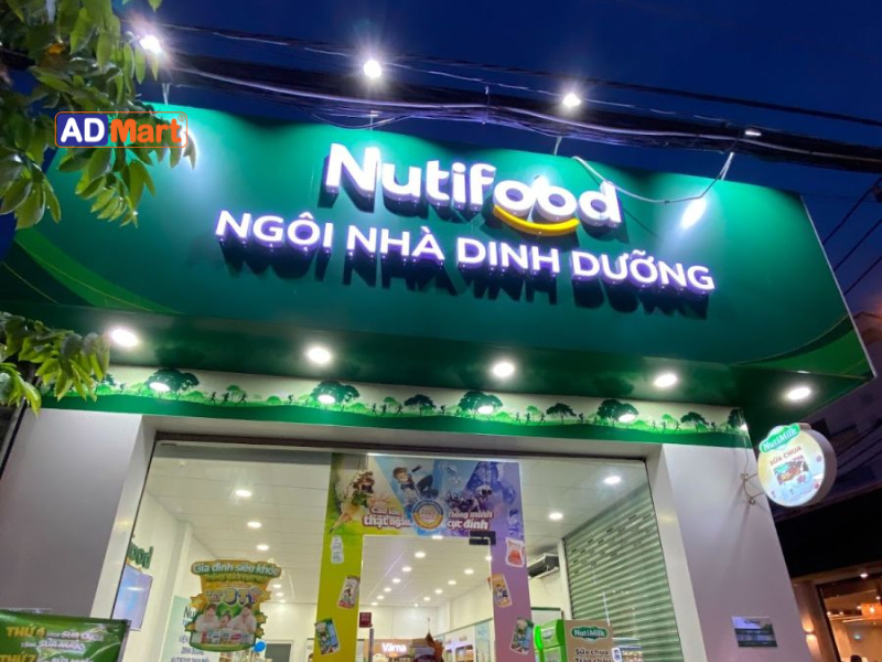 Đặc điểm của bảng hiệu Nutifood phổ biến hiện nay