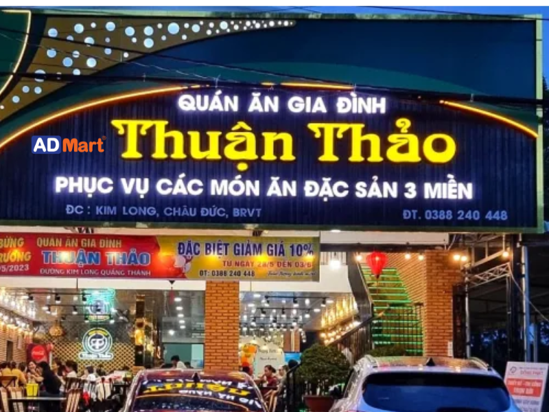 Bảng hiệu quán ăn gia đình đẹp là yếu tố giúp tăng doanh thu