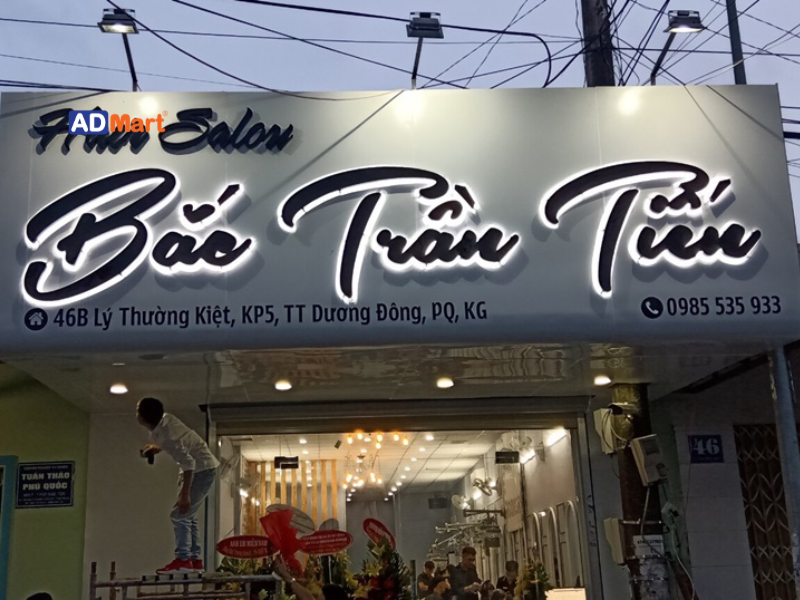 Bảng hiệu quảng cáo ngoài trời là gì?
