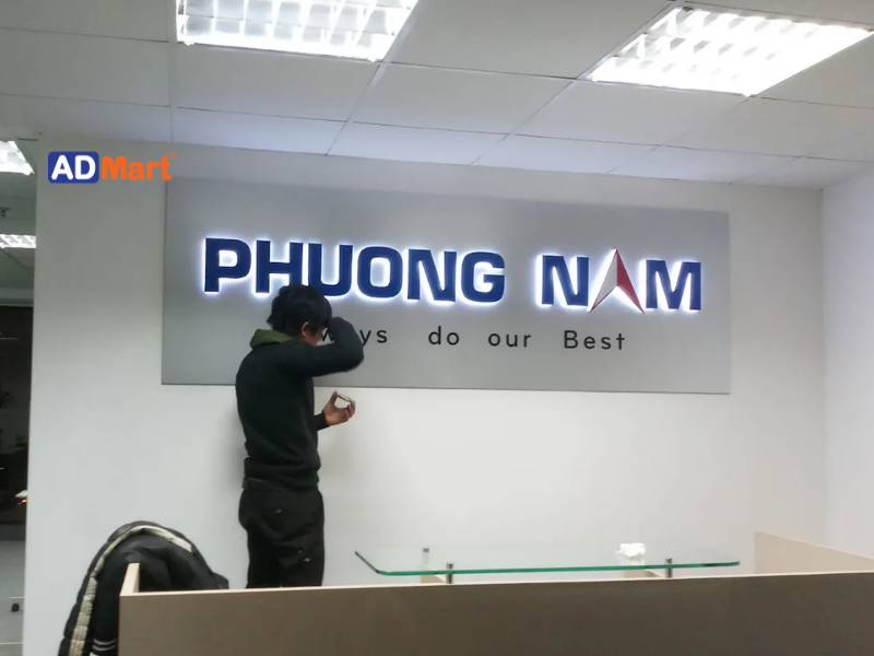 Bảng hiệu quầy lễ tân là gì?