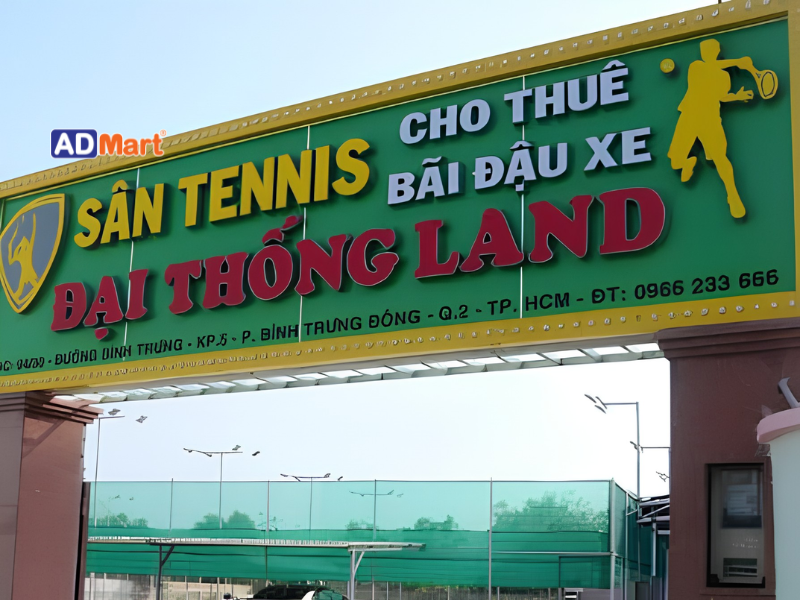 Bảng hiệu sân tennis có vai trò gì? Những loại bảng hiệu phổ biến