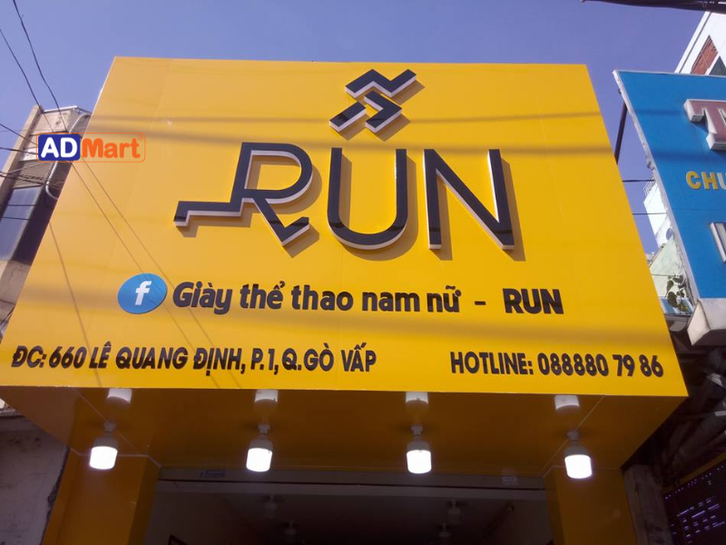Vì sao bảng hiệu shop giày cần được chú trọng?