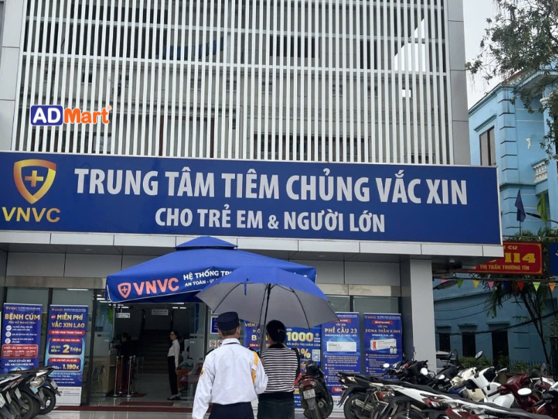 Các vật liệu phổ biến để làm bảng hiệu trung tâm tiêm chủng
