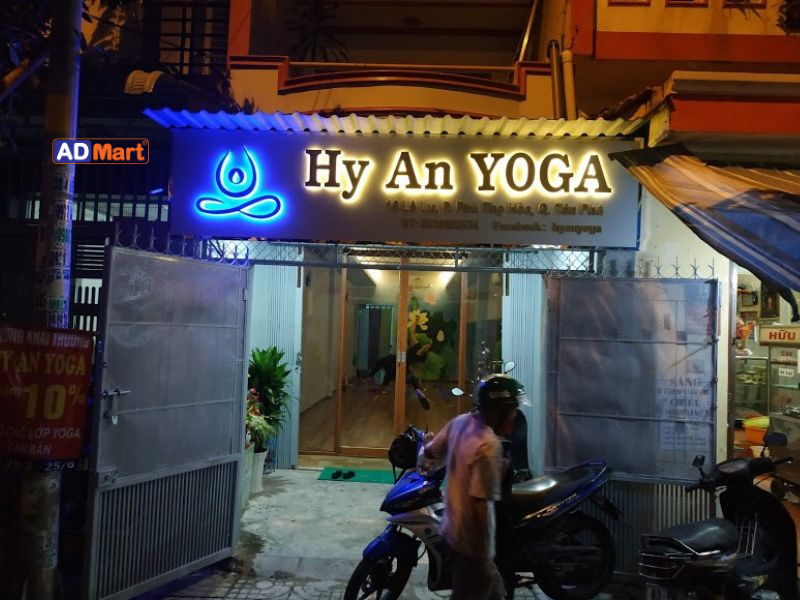Tại sao cần một mẫu bảng hiệu yoga đẹp?