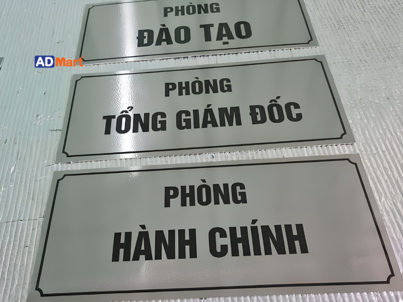 Một số lưu ý khi lựa chọn biển phòng inox