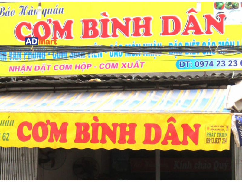 Biển quảng cáo cơm bình dân là gì?