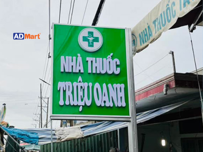 Vì Sao Nên Sử Dụng Biển Vẫy Quầy Thuốc Đẹp Cho Cửa Hàng?