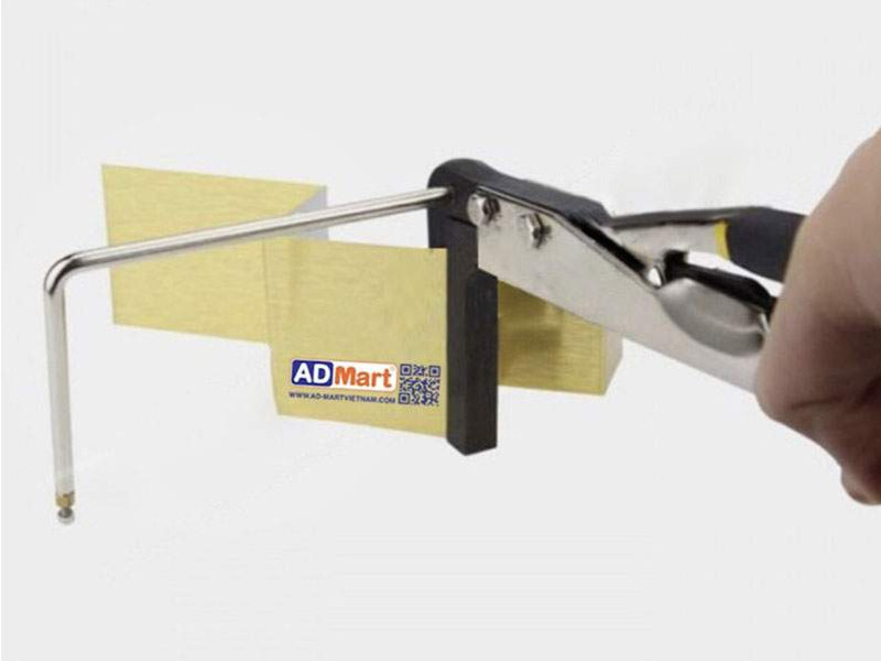 Vì sao nên sử dụng dụng cụ chuyên dụng để uốn gáy chữ?