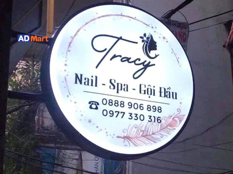 Hộp đèn mica dán decal là gì? Giá hộp đèn mica dán decal phụ thuộc vào yếu tố nào?