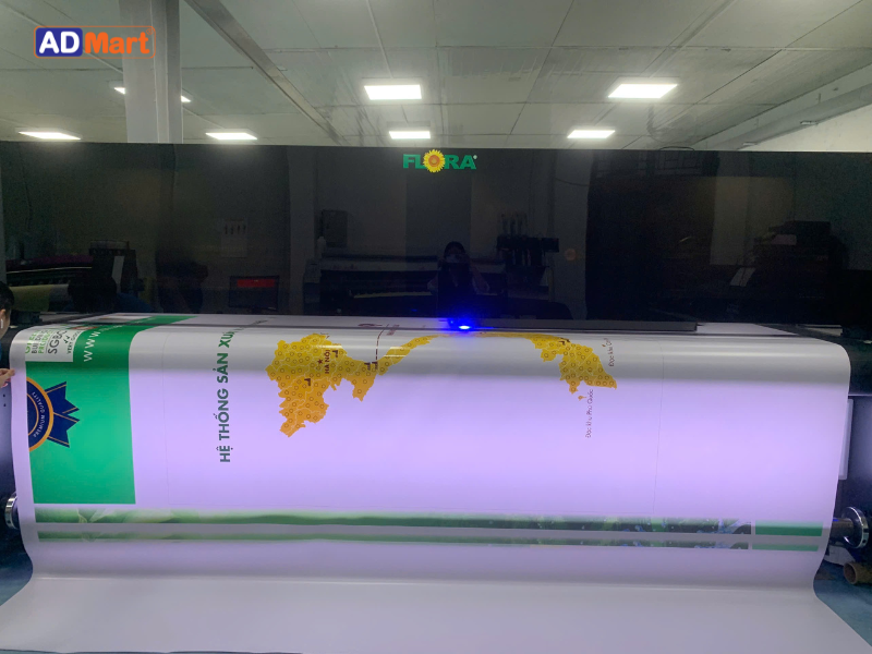 In UV có chống nước không? Độ bền khi tiếp xúc nước và ngoài trời