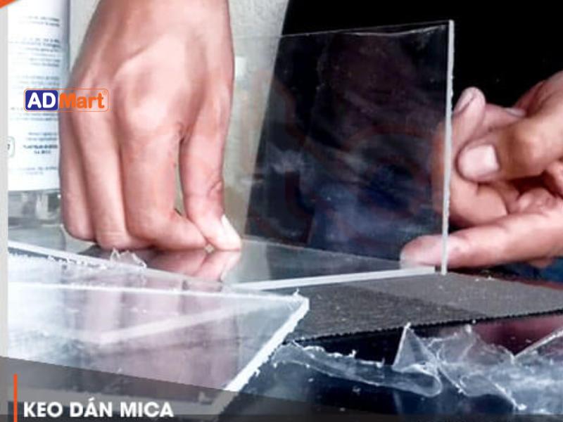 Keo bị trắng nguyên nhân? Vì sao dán mica lại để lại vệt trắng?