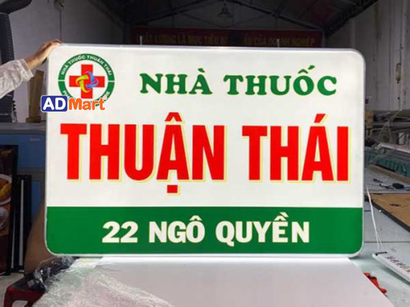 Làm bảng hiệu hộp đèn mica phù hợp với những đối tượng nào?