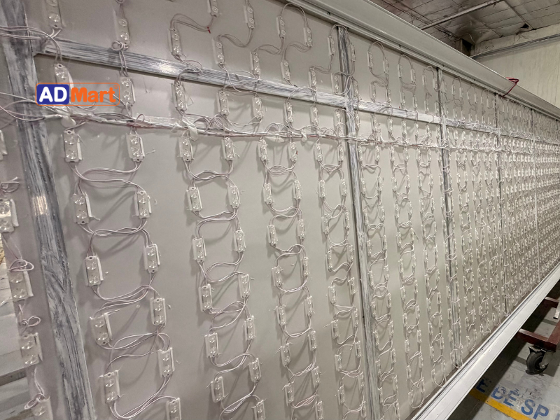 LED quảng cáo ngoài trời là gì? Ưu điểm nổi bật
