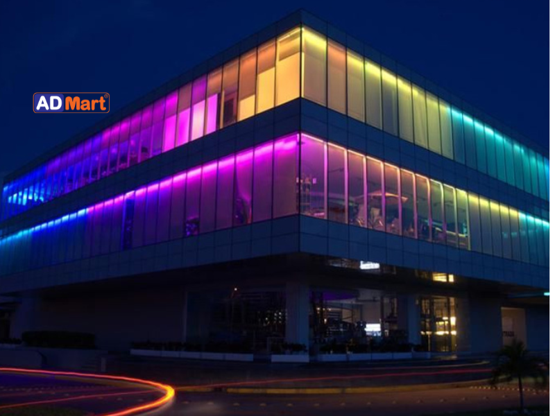 Xưởng quảng cáo làm Facade cần lưu ý gì khi chọn nguồn LED?
