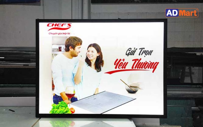 Tranh điện nắp hít được thiết kế với khung nhôm gắn nam châm 