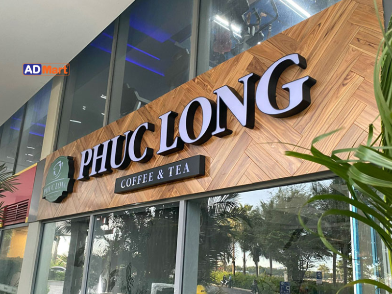 Bảng hiệu Phúc Long chuẩn nhận diện giúp tăng thu hút khách hàng