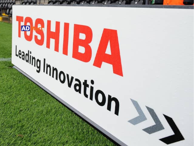 Biển quảng cáo ở sân bóng in UV bền đẹp, nổi bật, tối ưu chi phí