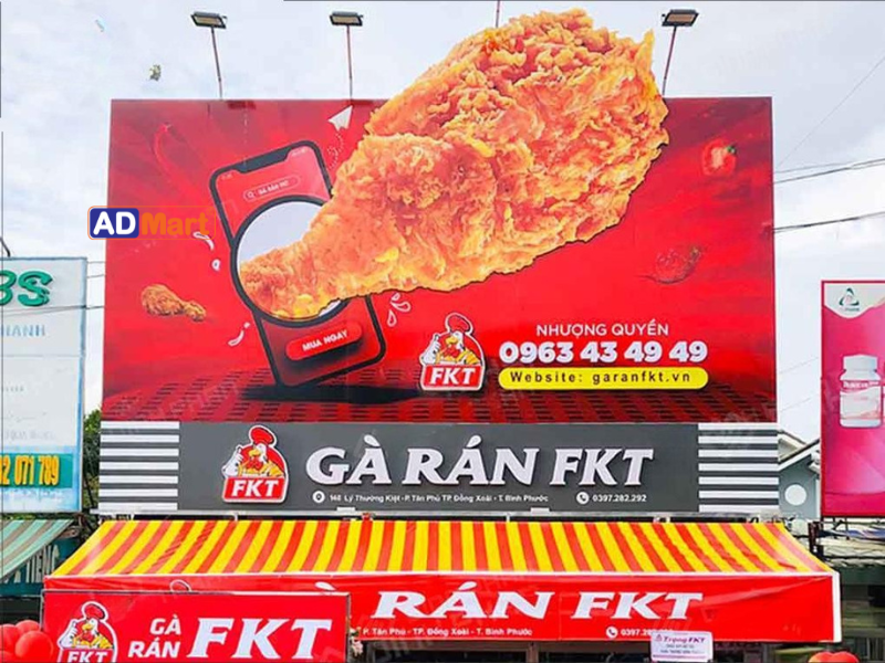 Biển quảng cáo gà rán in UV bền đẹp, sắc nét, thu hút khách