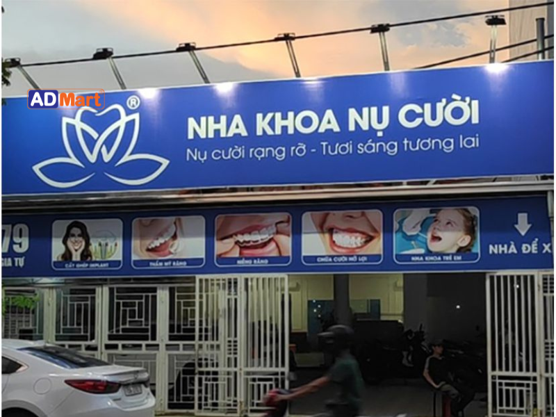 Tại sao nên lựa chọn biển quảng cáo nha khoa in UV