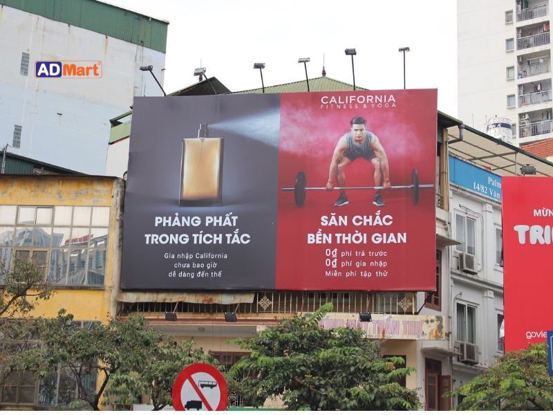 Biển quảng cáo tấm lớn sử dụng công nghệ in UV bền đẹp, nổi bật