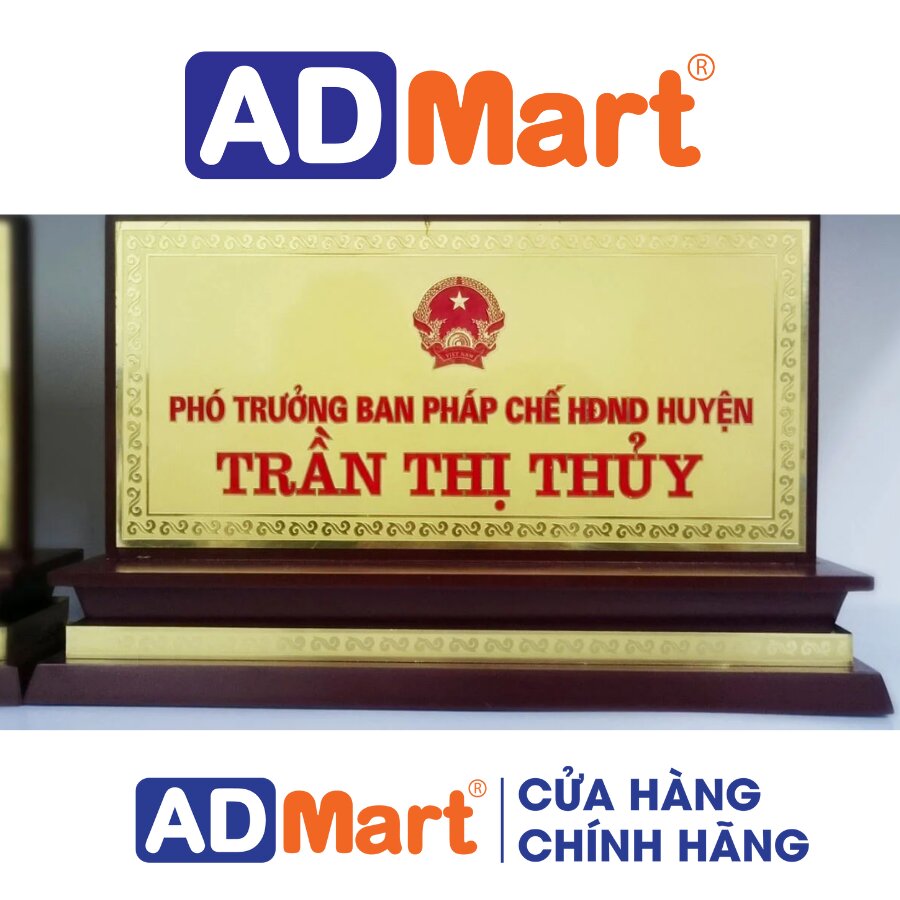 biển chức danh để bàn tạo ấn tượng tích cực