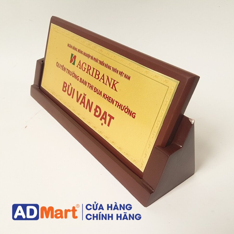 biển chức danh để bàn nâng cao hình ảnh doanh nghiệp