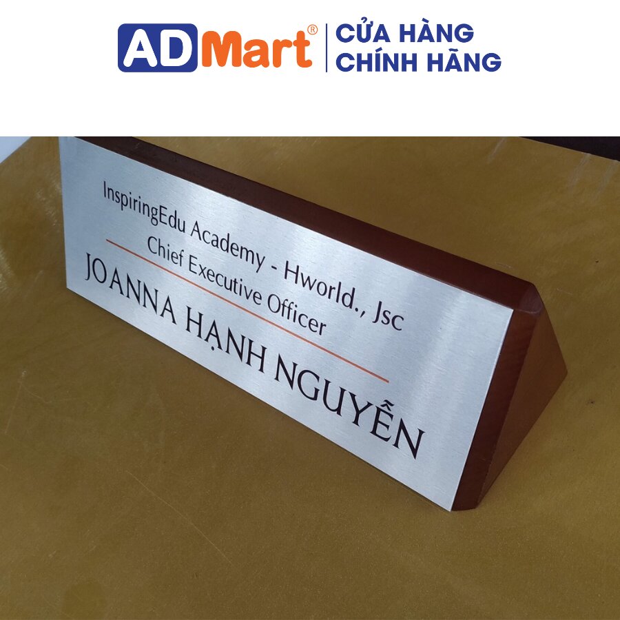 biển chức danh tam giác thiết kế hiện đại 